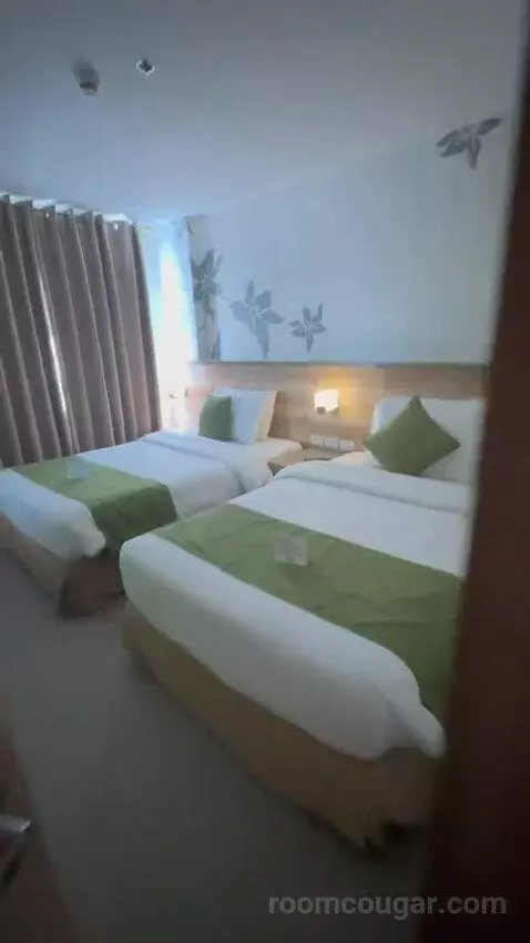 Suite bed picture #2