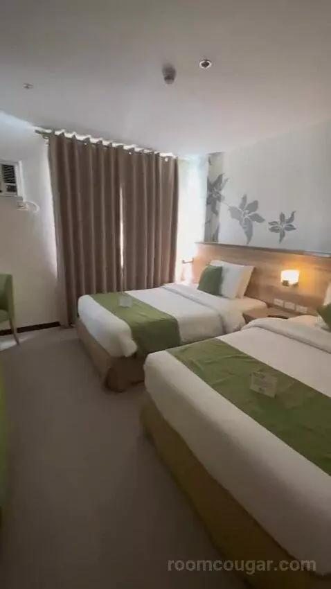 Suite bed picture #5