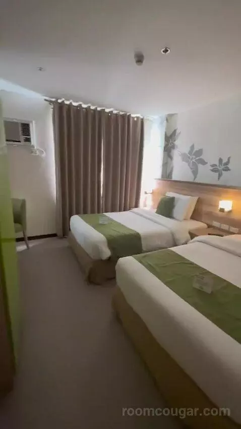 Suite bed picture #6
