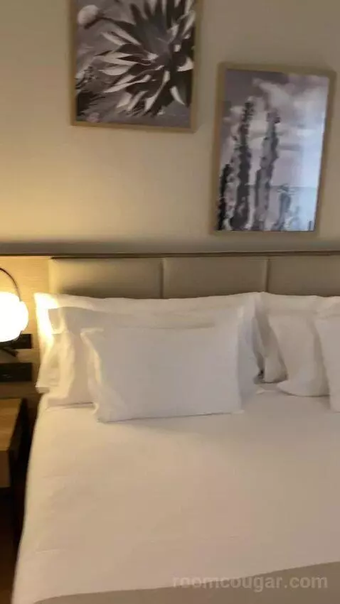 Junior Suite bed picture #10