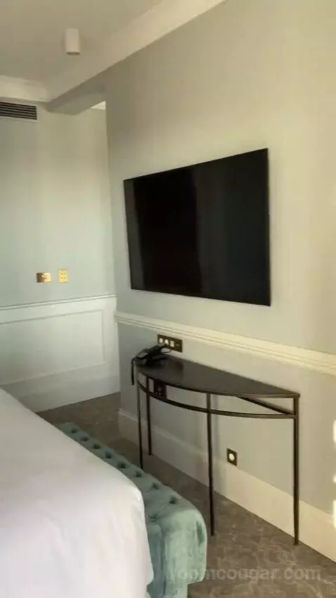 Deluxe Double Room with City View bed picture #2