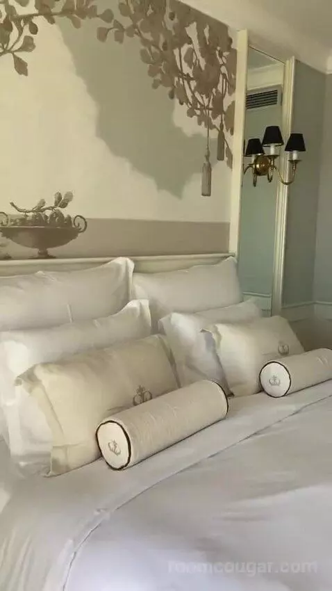 Deluxe Double Room with City View bed picture #5