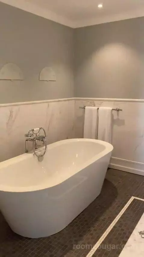 Deluxe Double Room with City View bathroom picture #4
