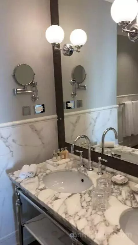 Deluxe Double Room with City View picture #24
