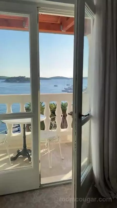 Deluxe Double Room with City View view picture #1