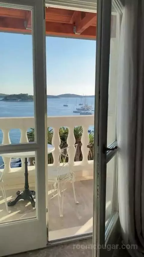 Deluxe Double Room with City View picture #8
