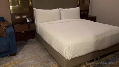 King Room with City View bed picture #7