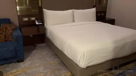 King Room with City View bed picture #8