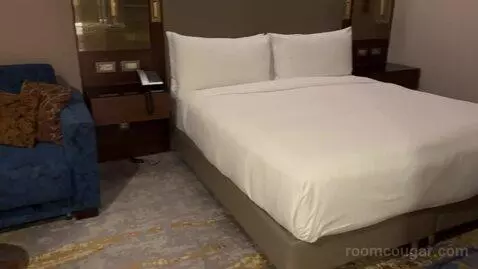 King Room with City View bed picture #9