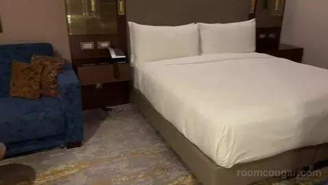 King Room with City View bed picture #10
