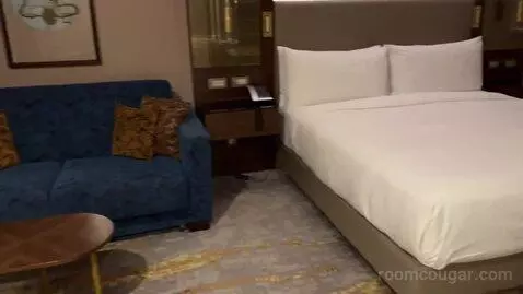 King Room with City View bed picture #1