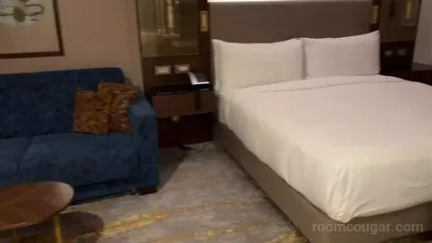King Room with City View bed picture #2