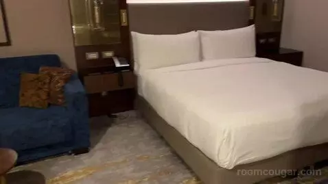 King Room with City View bed picture #4