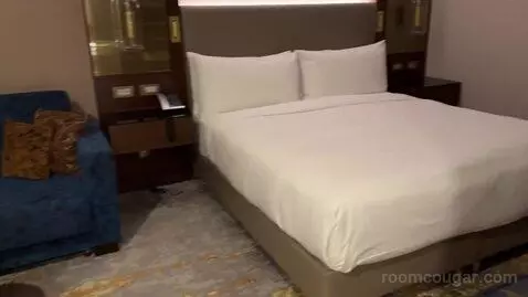 King Room with City View bed picture #5