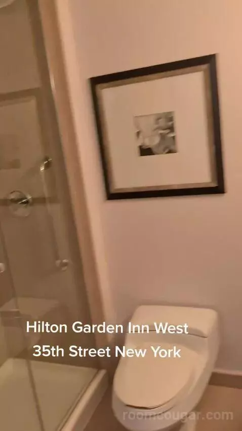 King Room with City View bathroom picture #4