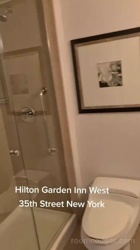 King Room with City View bathroom picture #5