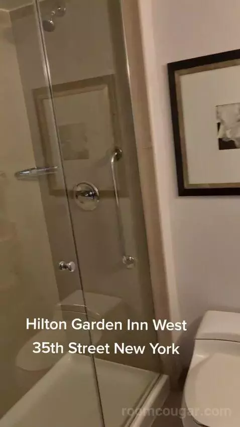 King Room with City View bathroom picture #7