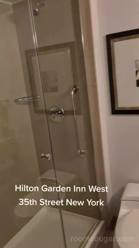 King Room with City View bathroom picture #8