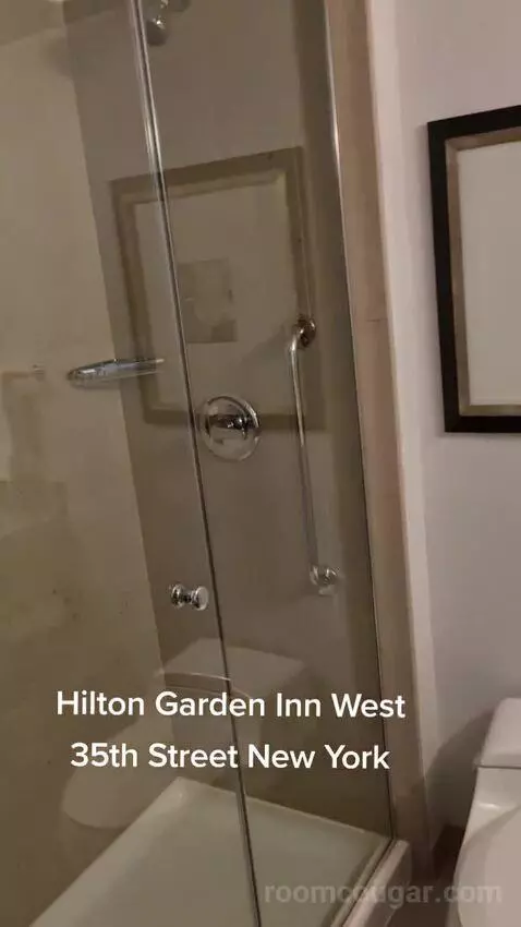 King Room with City View bathroom picture #9