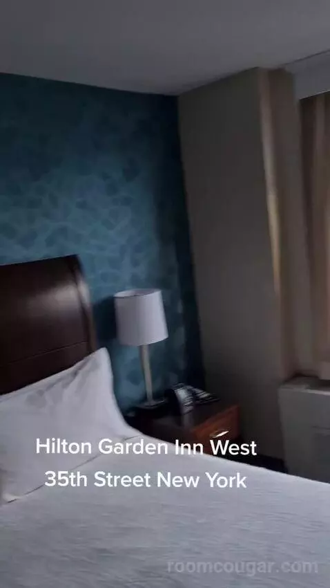 King Room with City View bed picture #9
