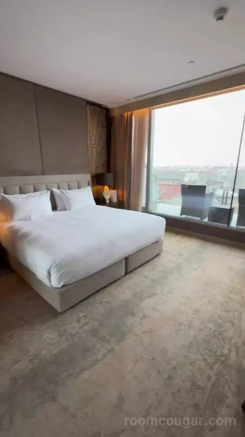 Junior Suite with Terrace bed picture #3