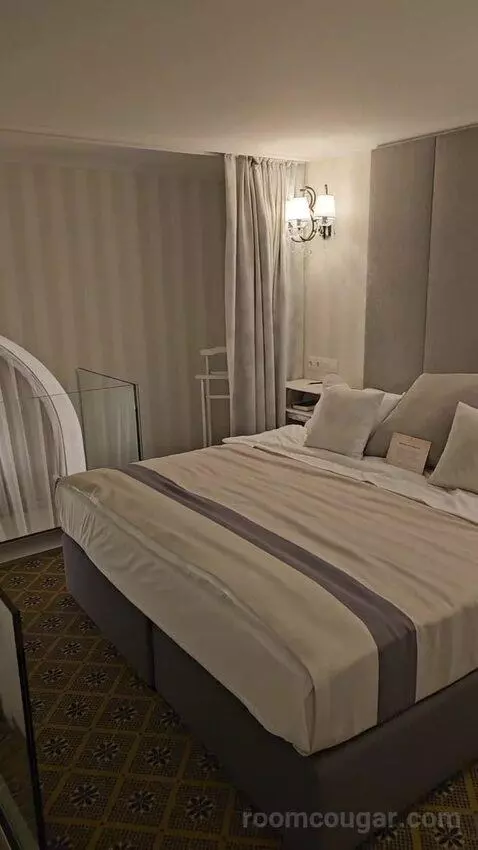 Duplex King Room bed picture #3