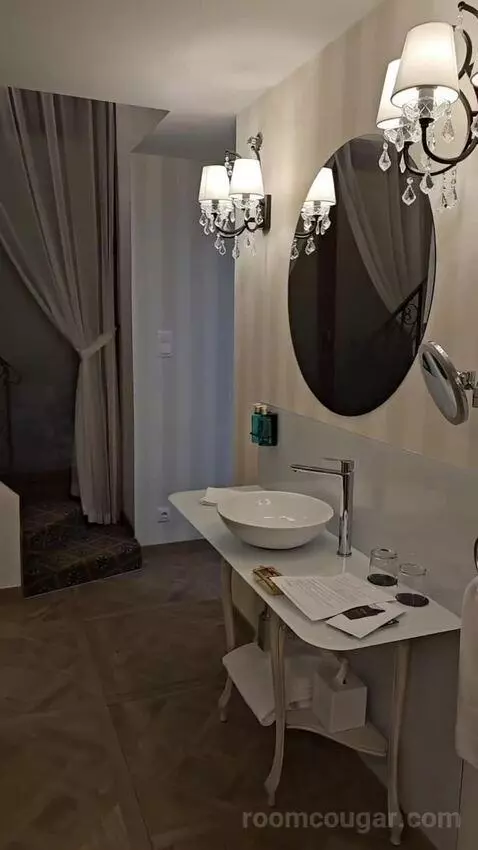 Duplex King Room bathroom picture #1