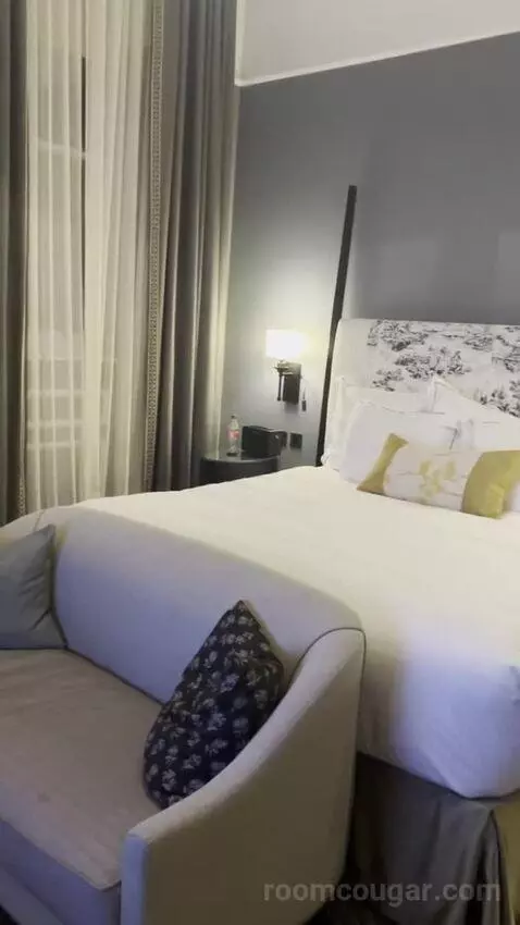 Junior Suite bed picture #1