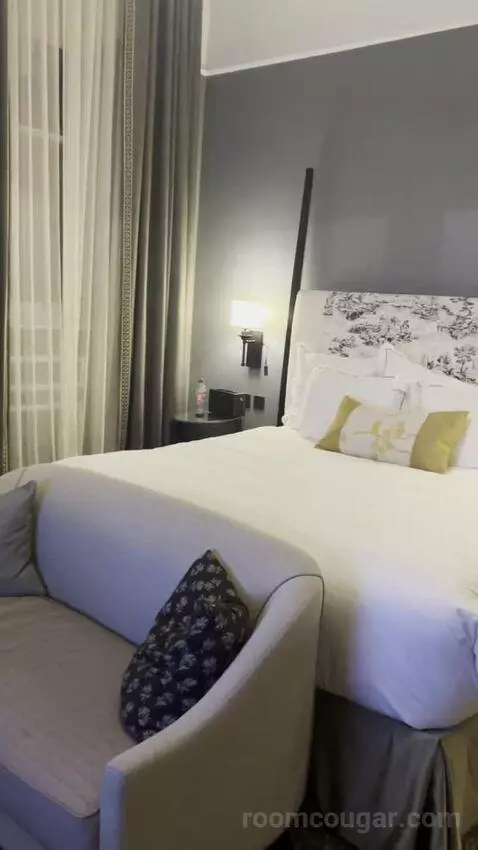 Junior Suite bed picture #2
