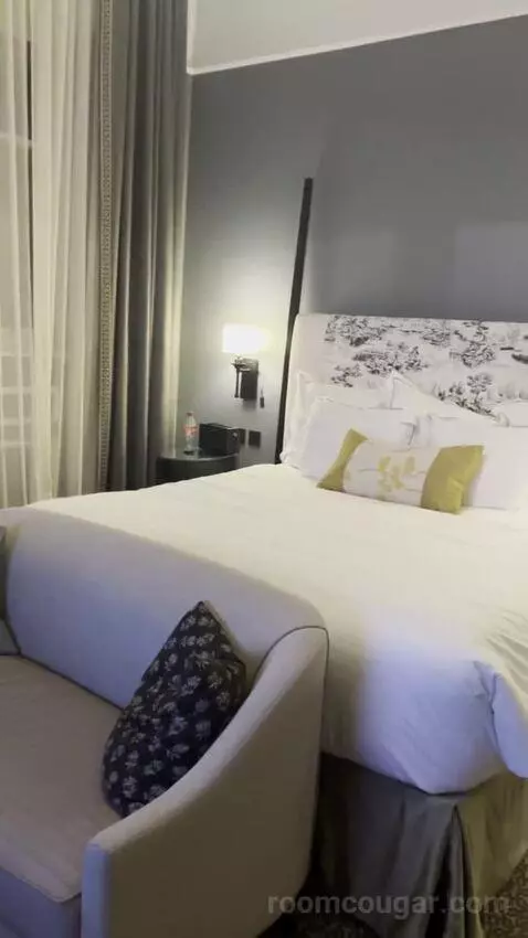 Junior Suite bed picture #4