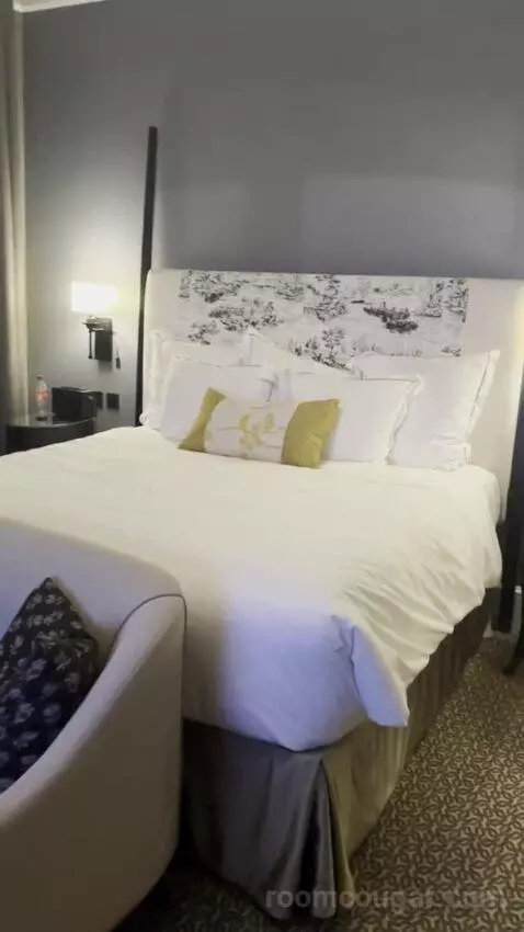 Junior Suite bed picture #5