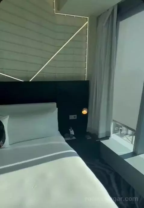 Fabulous King Room bed picture #6