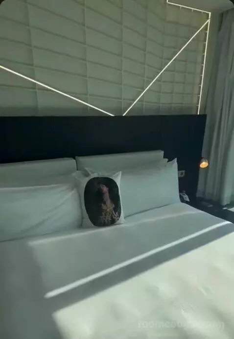 Fabulous King Room bed picture #7