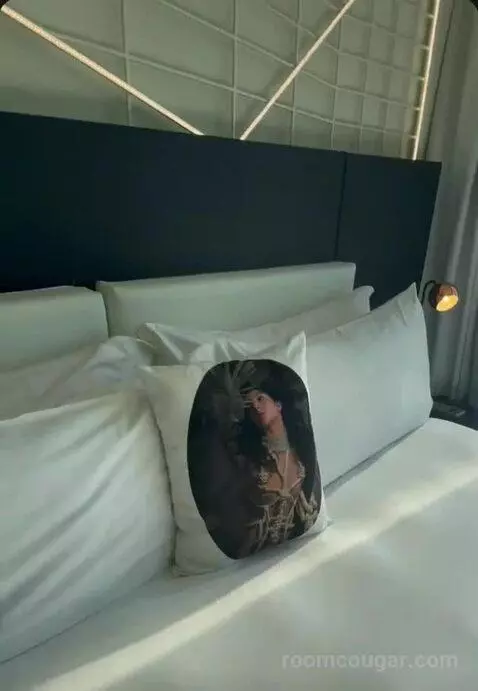Fabulous King Room bed picture #9