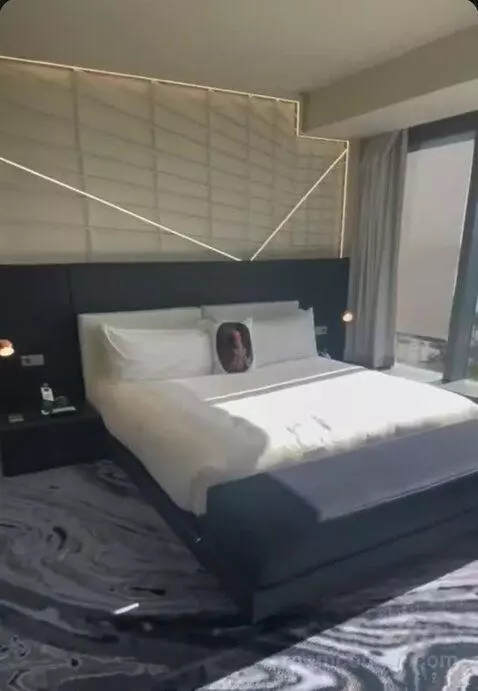 Fabulous King Room bed picture #1