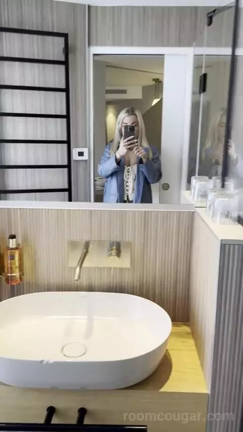 Prestige Room Eiffel Tower View bathroom picture #10