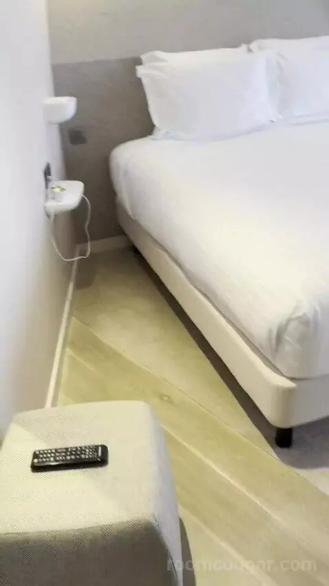 Prestige Room Eiffel Tower View bed picture #1