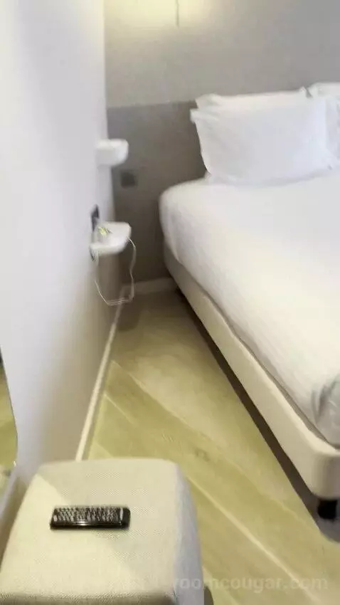 Prestige Room Eiffel Tower View bed picture #3