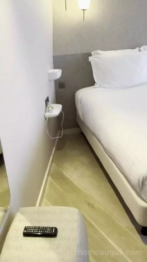 Prestige Room Eiffel Tower View bed picture #4