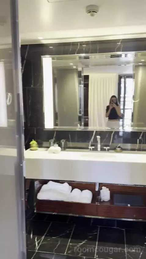 One-Bedroom Premium King Suite bathroom picture #2