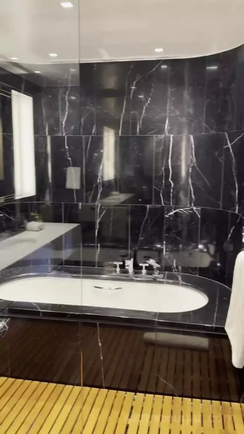 One-Bedroom Premium King Suite bathroom picture #4