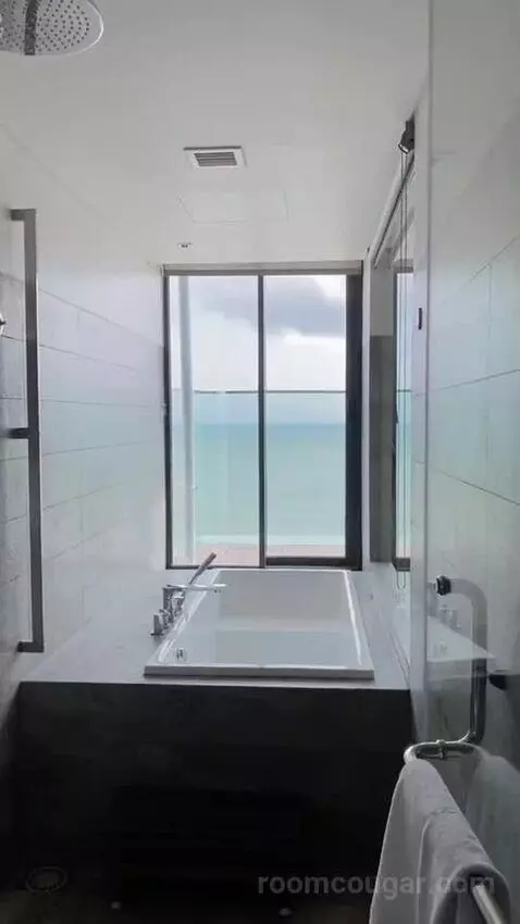 Deluxe Double Room with Sea View and Terrace with 15% Off Laundry & Selected Spa Treatments bathroom picture #8