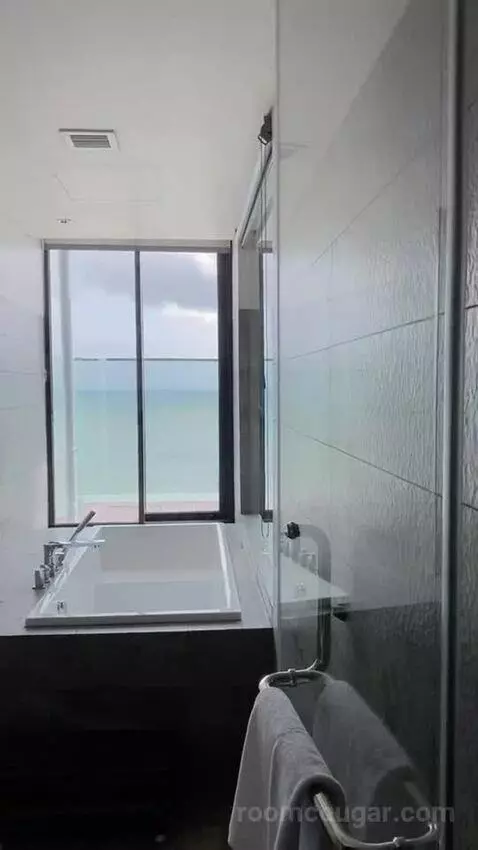 Deluxe Double Room with Sea View and Terrace with 15% Off Laundry & Selected Spa Treatments bathroom picture #12