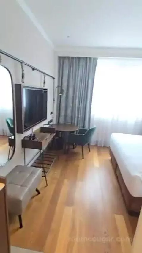 Deluxe King Room bed picture #2