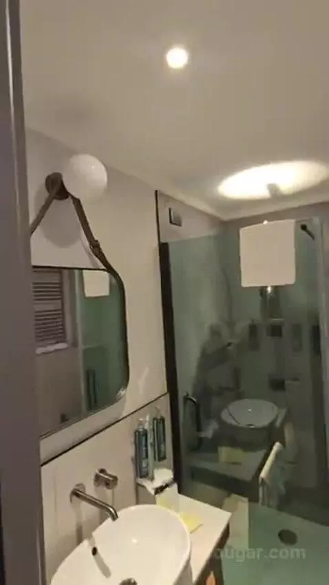 Deluxe King Room bathroom picture #2