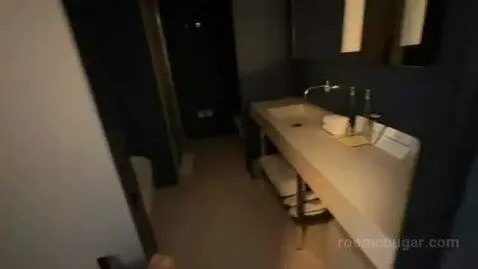 Deluxe King Room with City View bathroom picture #2