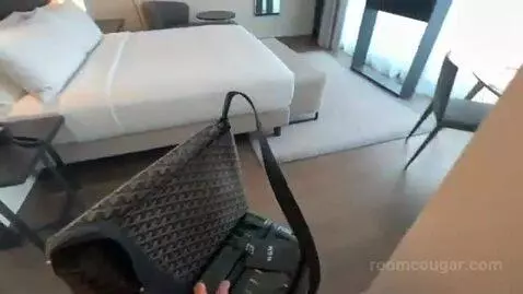 Deluxe King Room with City View bed picture #1