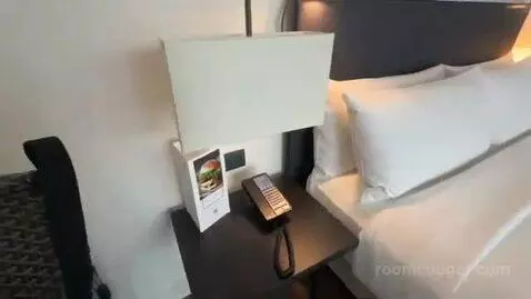 Deluxe King Room with City View bed picture #2