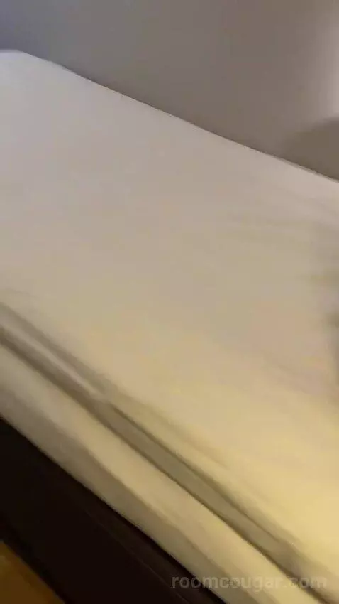 Standard Queen Room bed picture #7
