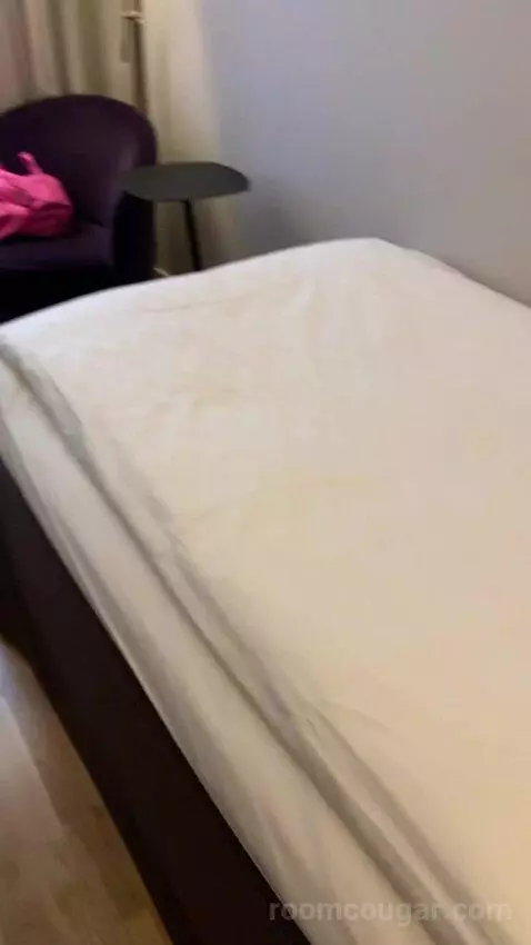 Standard Queen Room bed picture #10